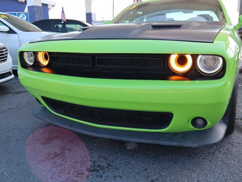 Used 2015 Dodge Challenger R/T Scat Pack w/ Leather Interior Group RWD image 29