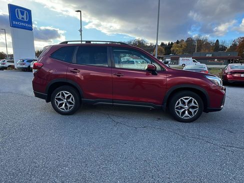 Used 2019 Subaru Forester Premium image 3