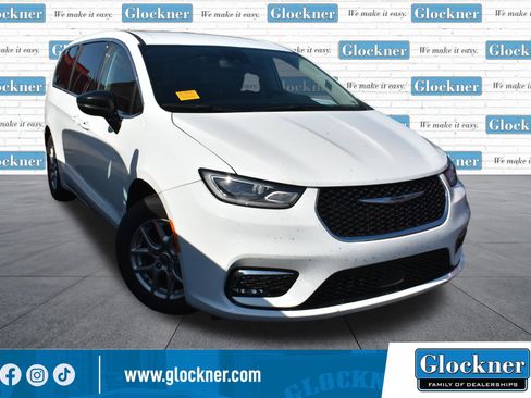 Used 2023 Chrysler Pacifica Touring-L FWD image 17