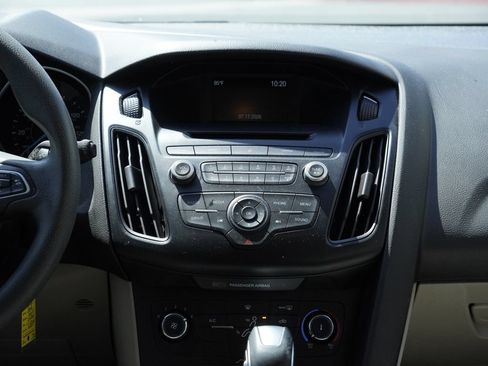 Used 2015 Ford Focus SE FWD image 27