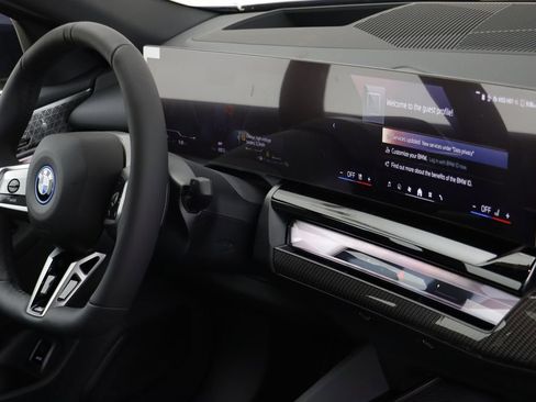 New 2026 BMW 550e xDrive w/ Executive Package image 22