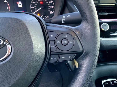 Used 2025 Toyota Corolla LE image 24