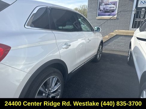 Used 2017 Lincoln MKX Reserve w/ Driver Assistance Package AWD/4WD image 9