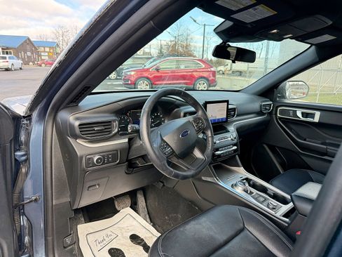 Used 2020 Ford Explorer XLT w/ Equipment Group 202A image 13
