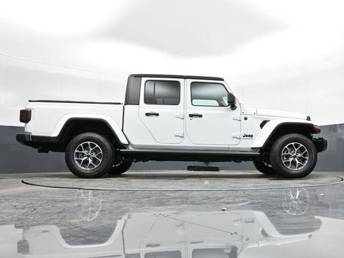 Used 2024 Jeep Gladiator Sport AWD/4WD image 38