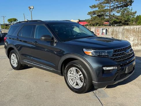 Certified 2023 Ford Explorer XLT w/ Equipment Group 202A AWD/4WD image 3