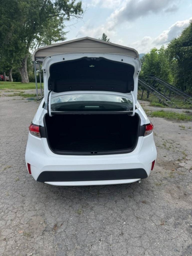 Used 2022 Toyota Corolla LE FWD image 16