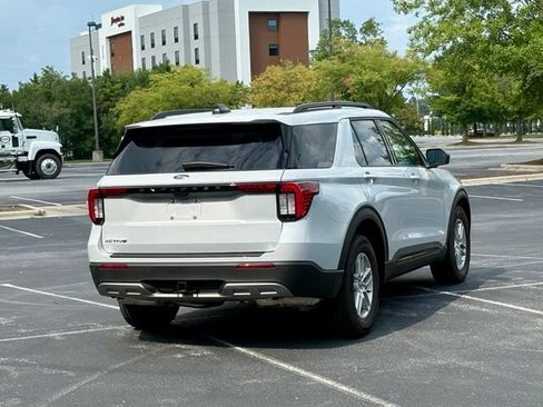 Used 2026 Ford Explorer Active w/ Active Comfort Package RWD image 7