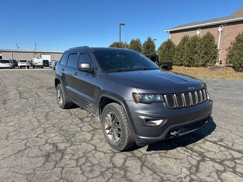 Used 2016 Jeep Grand Cherokee Laredo 75th Anniversary image 2