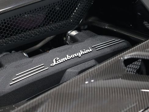 Used 2025 Lamborghini Revuelto AWD/4WD image 77