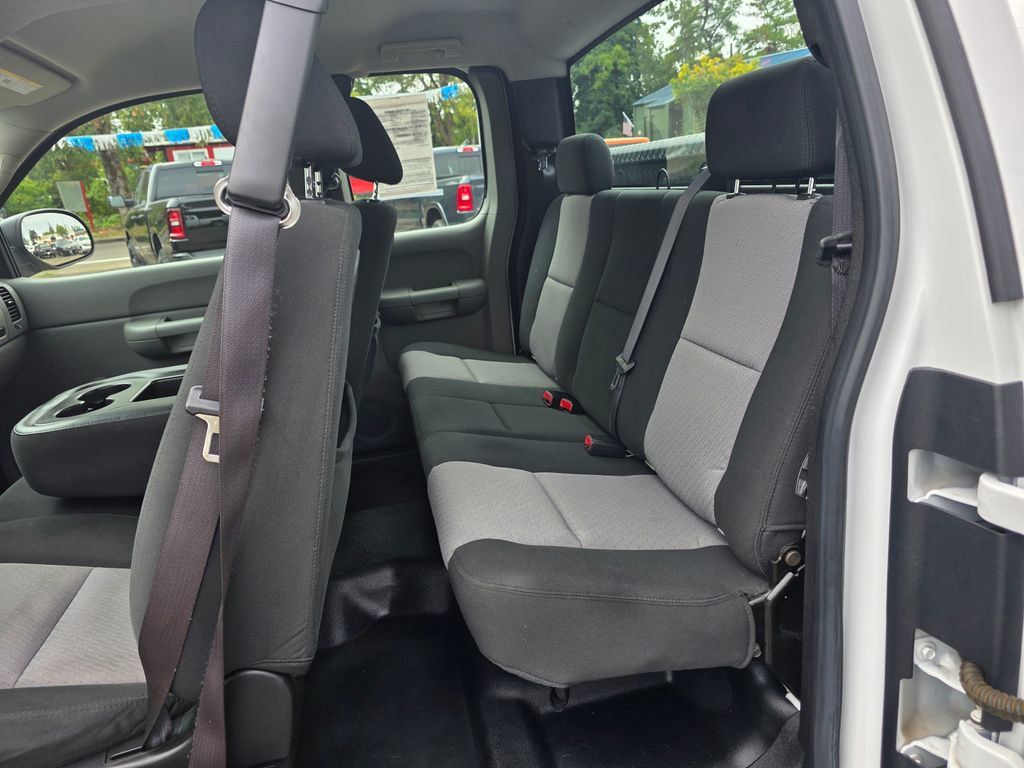 Used 2009 Chevrolet Silverado 1500 W/T AWD/4WD image 6