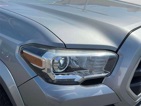 Used 2018 Toyota Tacoma SR5 image 9
