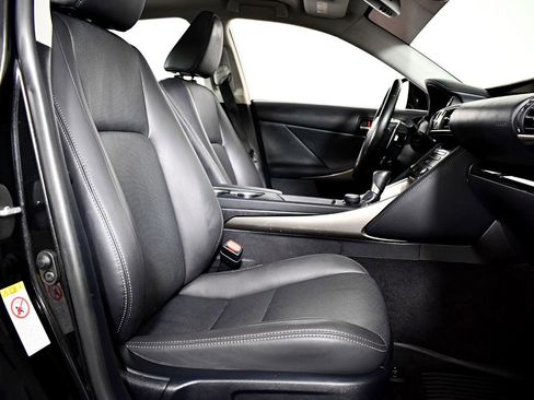 Used 2017 Lexus IS 300 AWD image 43