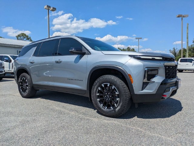 Used 2025 Chevrolet Traverse Z71 w/ Enhanced Driving Package AWD/4WD image 2