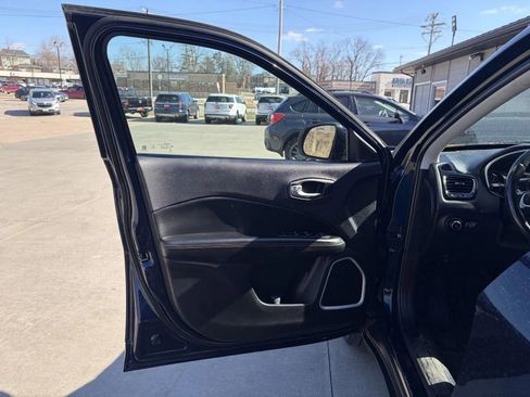 Used 2018 Jeep Compass Limited w/ Navigation Group AWD/4WD image 9