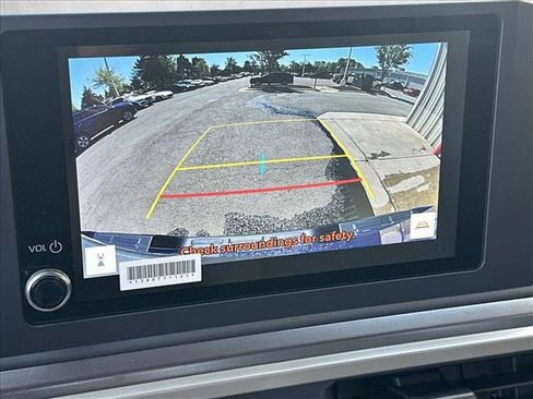 Certified 2025 Toyota Tacoma SR5 AWD/4WD image 14