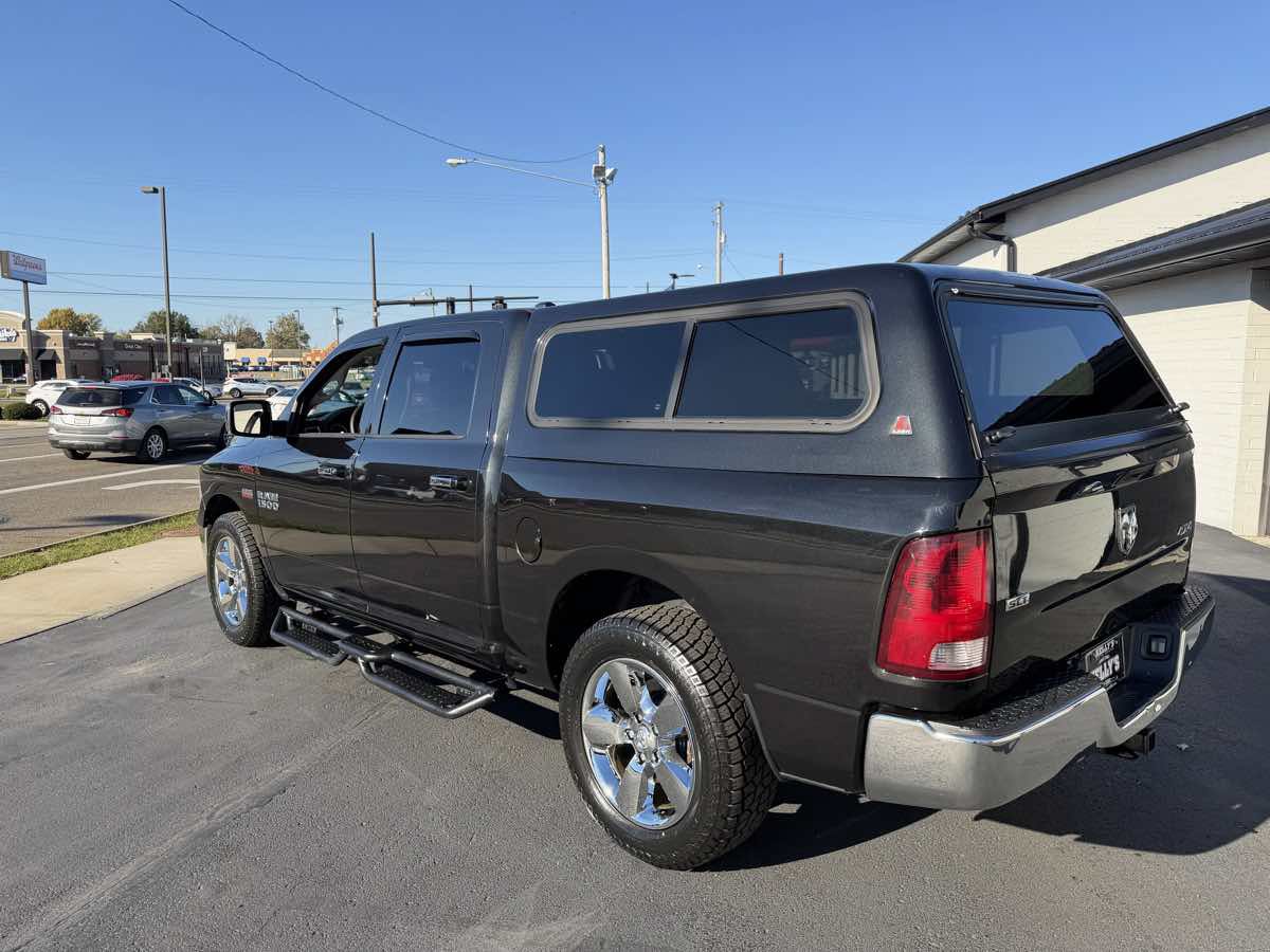 Used 2018 RAM 1500 Classic SLT AWD/4WD image 3