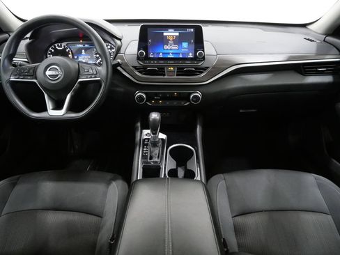 Used 2024 Nissan Altima 2.5 SV FWD image 9