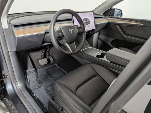 Used 2025 Tesla Model Y Long Range image 13