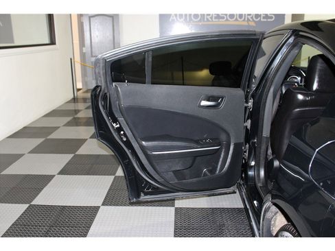 Used 2020 Dodge Charger SXT w/ Leather Interior Group image 13