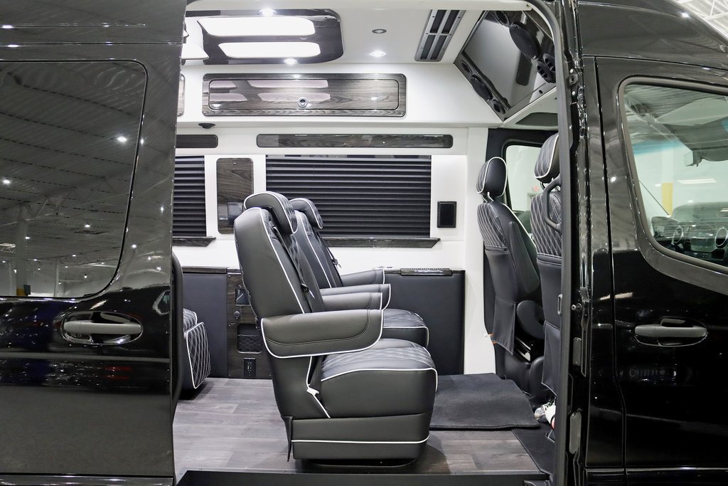 Used 2024 Mercedes-Benz Sprinter 3500 image 28