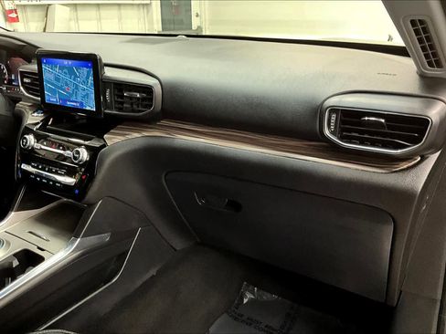 Used 2022 Ford Explorer Limited w/ Equipment Group 301A image 17