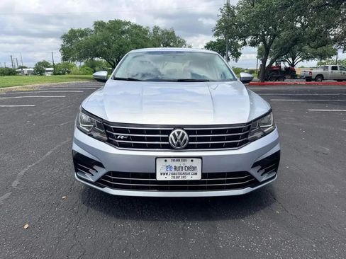 Used 2017 Volkswagen Passat 1.8T R-Line FWD image 2