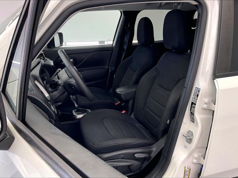 Used 2022 Jeep Renegade Latitude AWD/4WD image 16