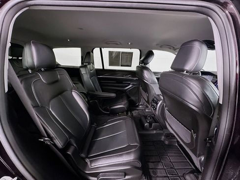 Used 2023 Jeep Grand Cherokee L Limited w/ Luxury Tech Group II AWD/4WD image 28