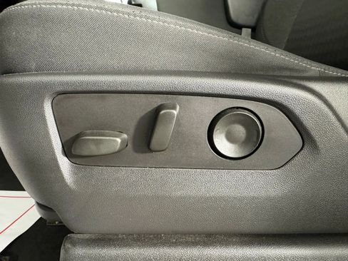 Used 2023 GMC Sierra 1500 SLE image 33