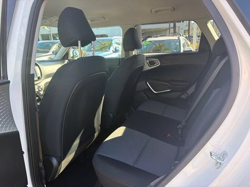 Certified 2023 Kia Soul LX FWD image 5