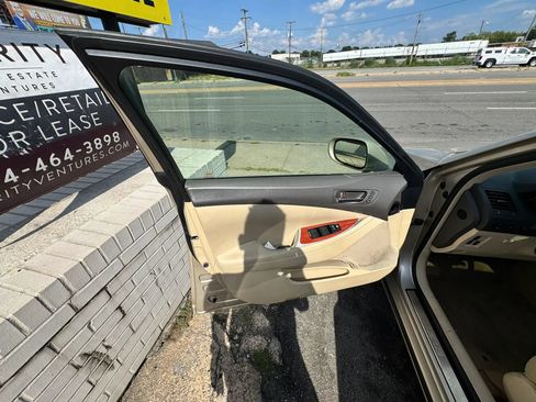 Used 2010 Lexus ES 350 FWD image 11