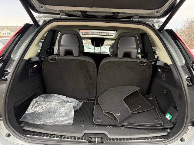 New 2026 Volvo XC90 T8 Plus w/ Protection Package Premier AWD/4WD image 32
