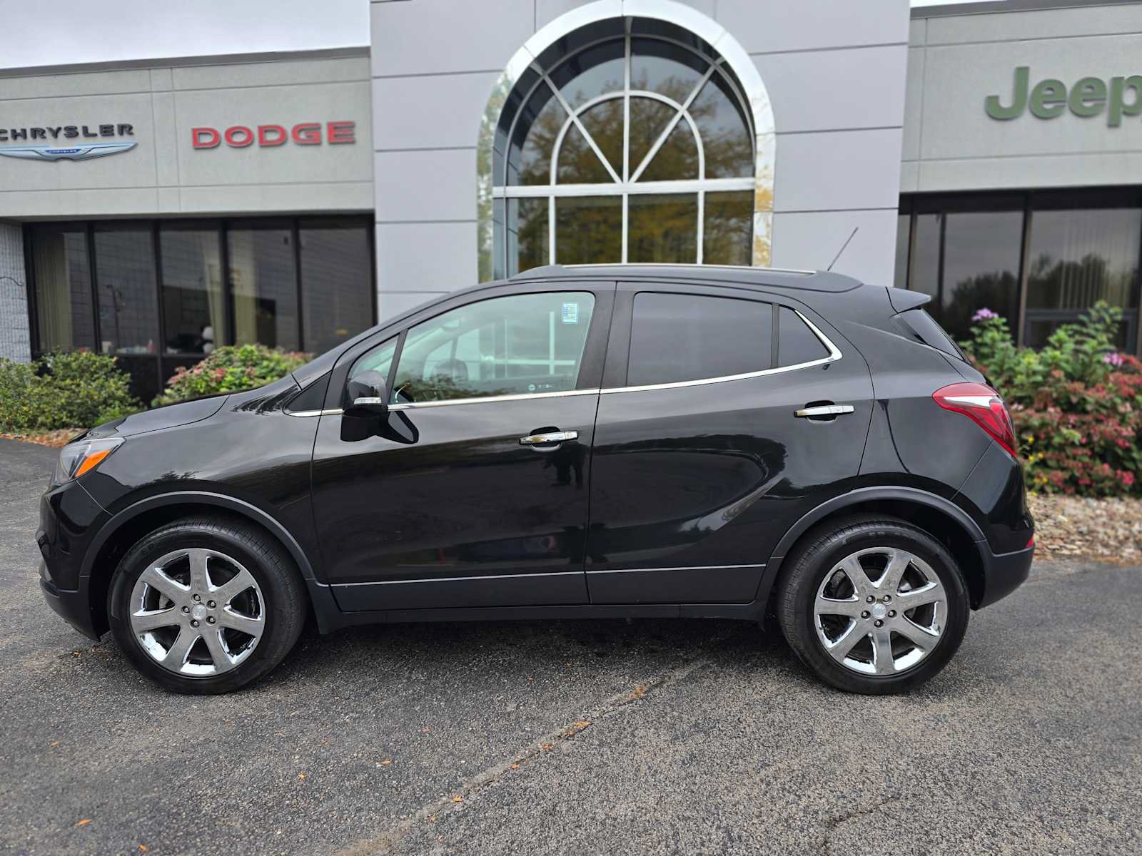 Used 2018 Buick Encore Preferred w/ Experience Buick Package FWD image 3