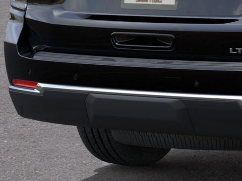 New 2026 Chevrolet Suburban LT image 14