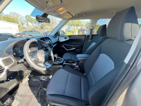 Used 2025 Kia Soul LX w/ LX Technology Package image 24