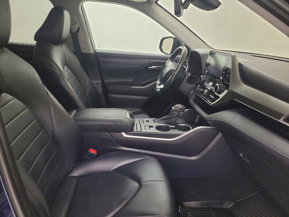 Used 2021 Toyota Highlander XLE AWD/4WD image 21