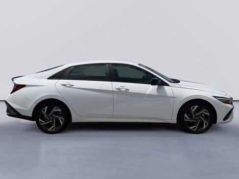 Used 2025 Hyundai Elantra Sport FWD image 2