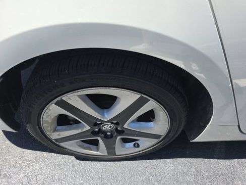 Used 2016 Toyota Prius Three Touring FWD image 10