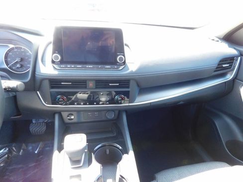 Used 2025 Nissan Rogue SV FWD image 9