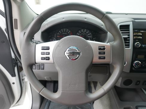 Used 2013 Nissan Frontier SV w/ SV Value Truck Pkg RWD image 12