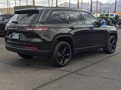 Used 2023 Jeep Grand Cherokee Limited w/ Luxury Tech Group II AWD/4WD image 2
