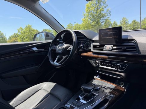 Used 2019 Audi Q5 2.0T Premium w/ Convenience Package AWD/4WD image 19