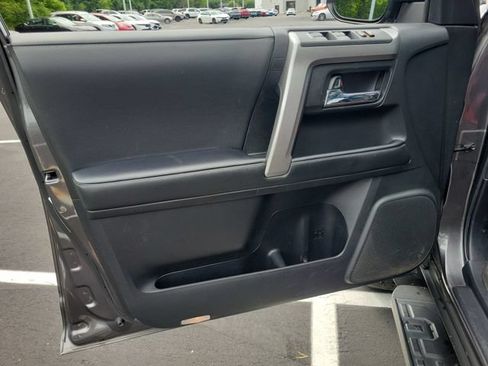 Used 2020 Toyota 4Runner SR5 AWD/4WD image 35