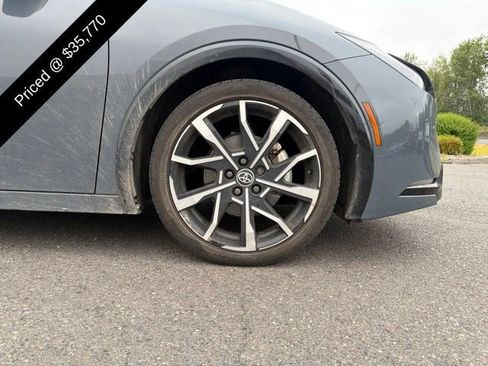 Used 2024 Toyota Prius Prime Premium FWD image 4