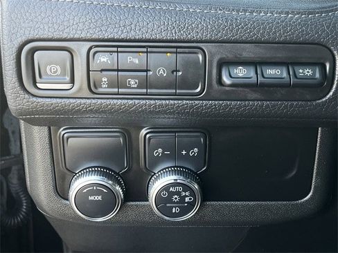 Used 2024 GMC Yukon XL Denali image 25