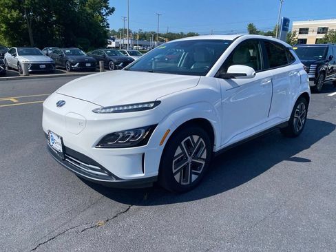 Used 2023 Hyundai Kona Limited w/ Cargo Package FWD image 2