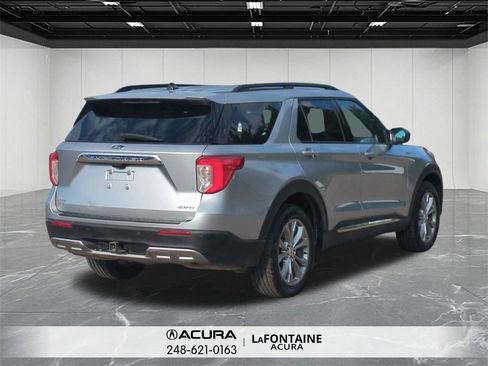Used 2022 Ford Explorer XLT w/ Equipment Group 202A image 8