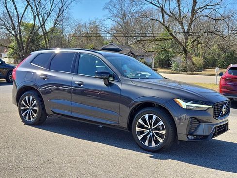 Used 2023 Volvo XC60 B5 Plus AWD/4WD image 10