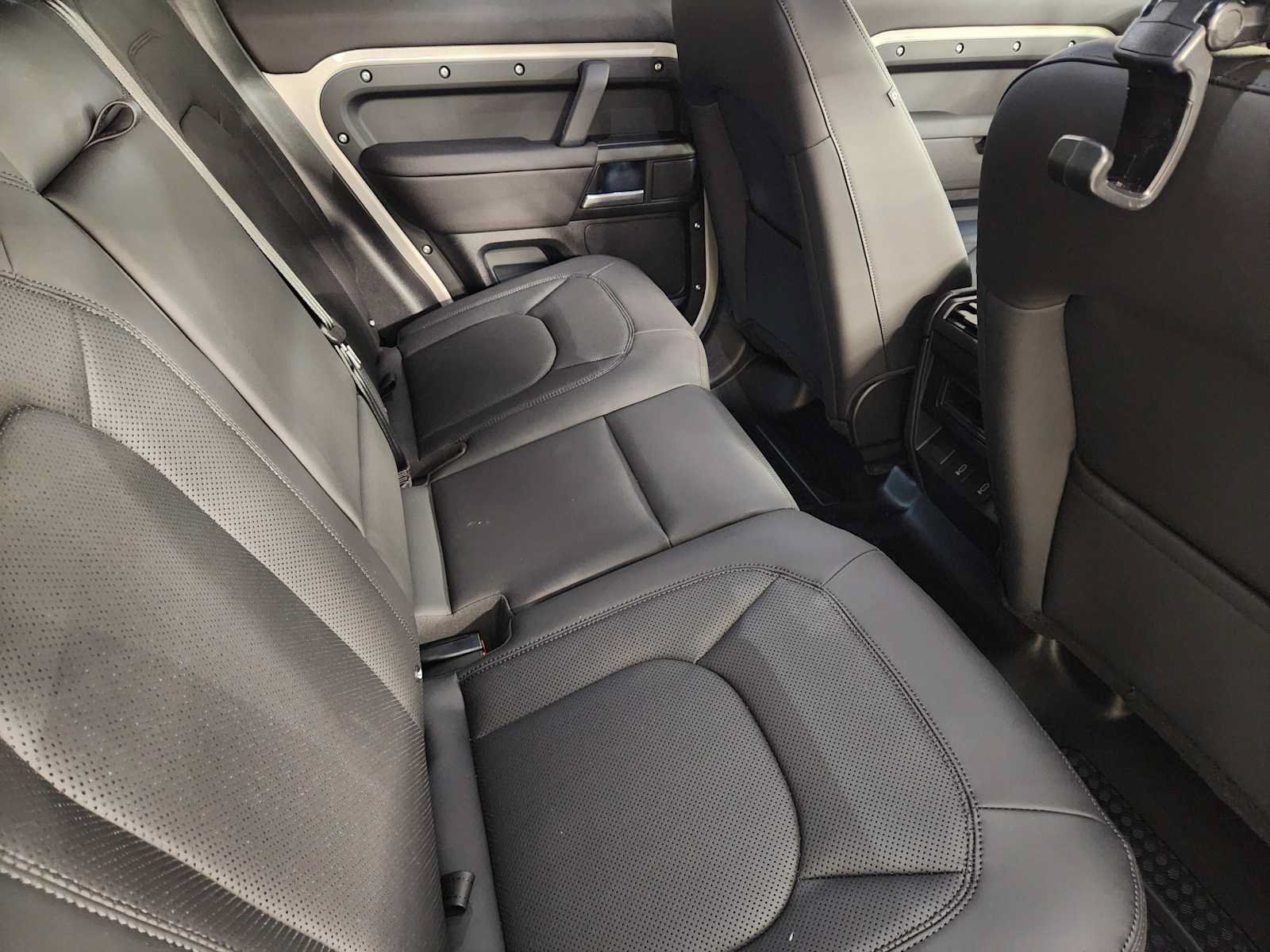 New 2026 Land Rover Defender 110 S AWD/4WD image 31